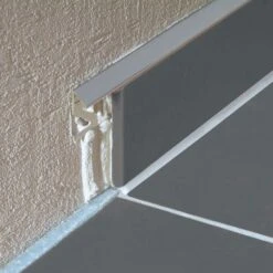 BLANKE Fliesenschiene Dreiecksprofil Aluminium Silberfarben Matt 6mm -Baustoffe Geschäft 04 einbau blanke dreiecksprofil messing verchromt fliesenschiene 5