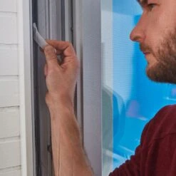 Tesa Fliegengitter Tür XL Insect Stop Comfort Insektenschutz -Baustoffe Geschäft tesa insect stop comfort door window step3of4 ap